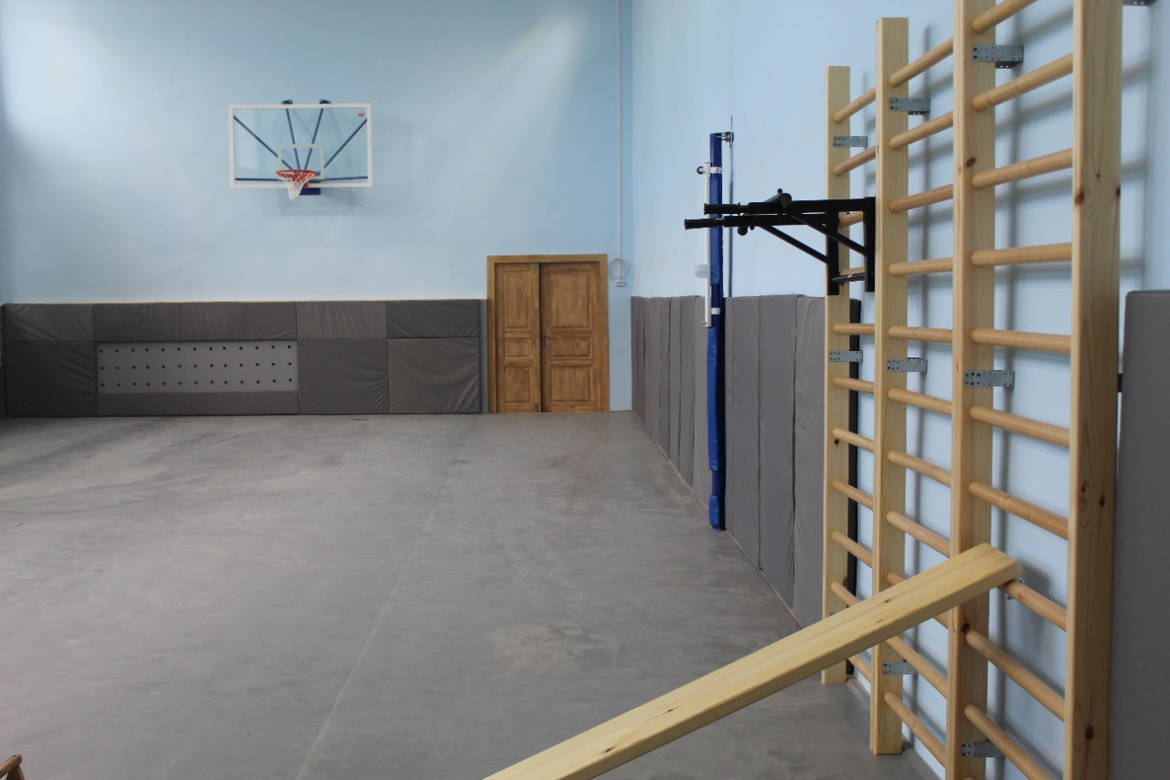 В рамках нацпроекта «Образование» в Алтайском крае провели капитальный ремонт спортзала в школе Ключевского района