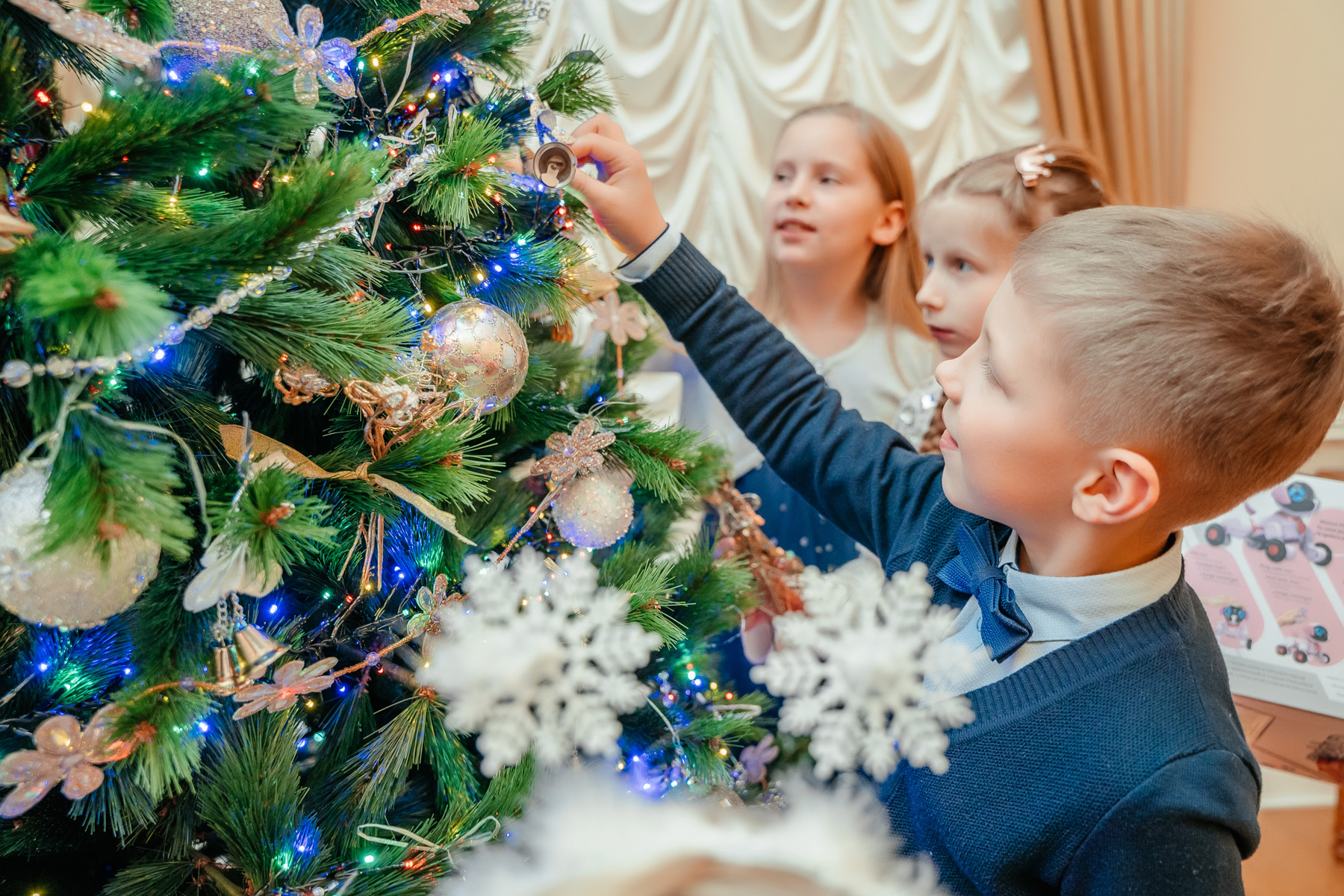 Сергей Кравцов передал новогодние подарки детям из социальных учреждений в рамках акции «Ёлка добра»