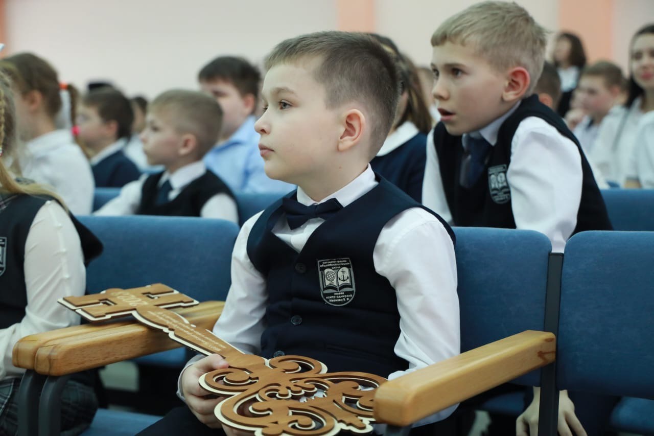 Министр просвещения принял участие в открытии Кетовской школы в Курганской области