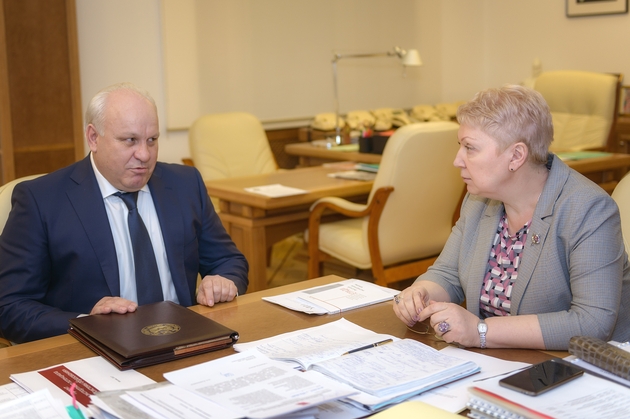 Глава Республики Хакасия рассказал О.Ю. Васильевой о планах по строительству школ и учительских домов