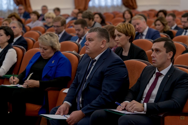 Минобрнауки России отберет регионы для участия в пилотном проекте по переводу школ с муниципального на региональный уровень