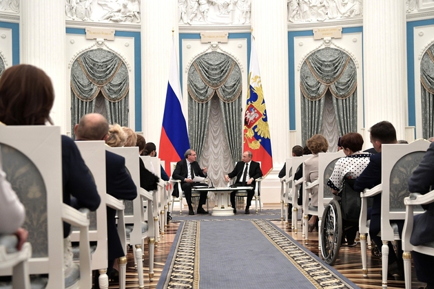 Президент России встретился с членами Общественной палаты VI состава